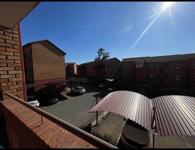 2 BEDROOM APARTMENT FOR SALE IN CASTLEVIEW